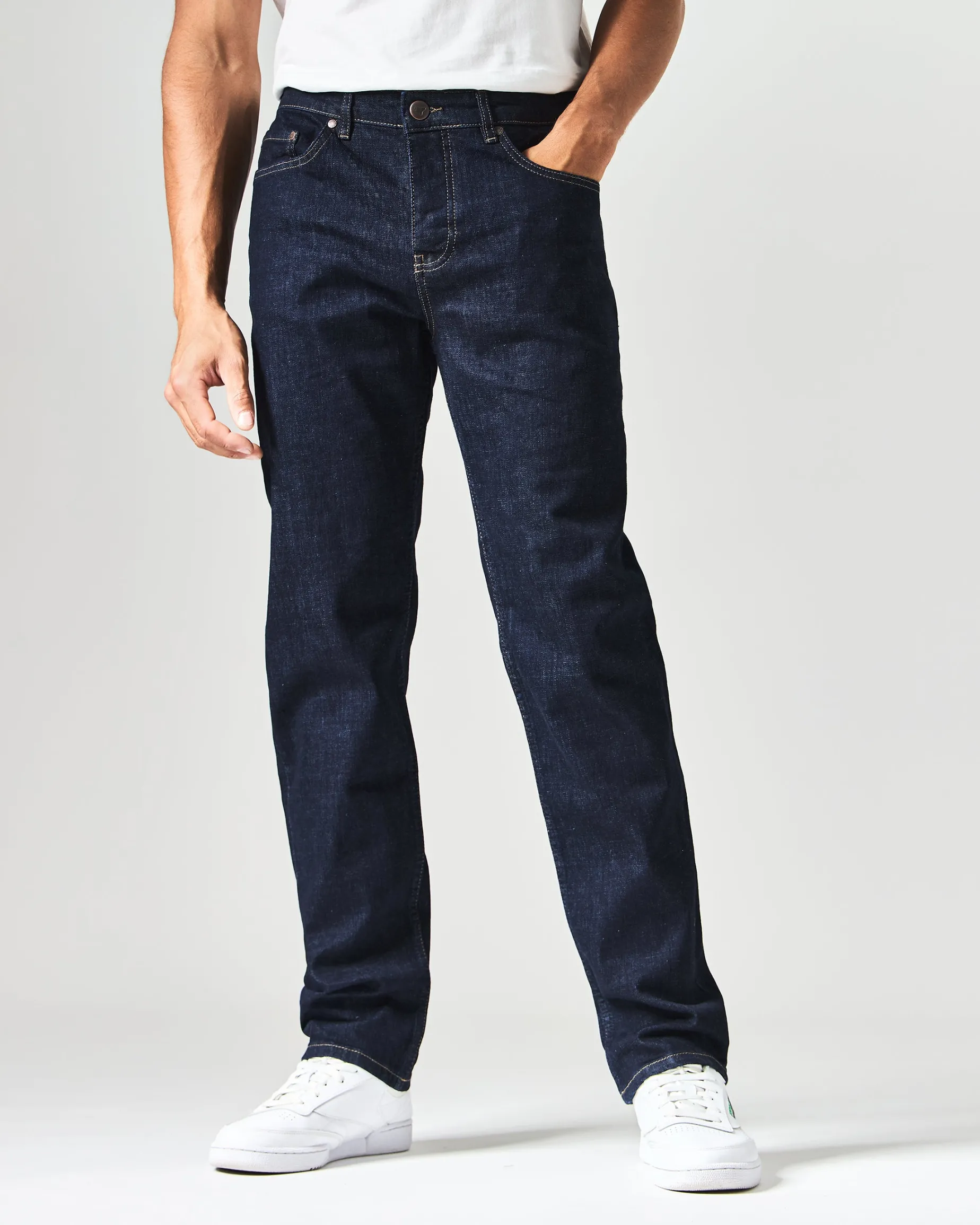 444 Easy Jeans aus dunklem, ausgewaschenem Denim