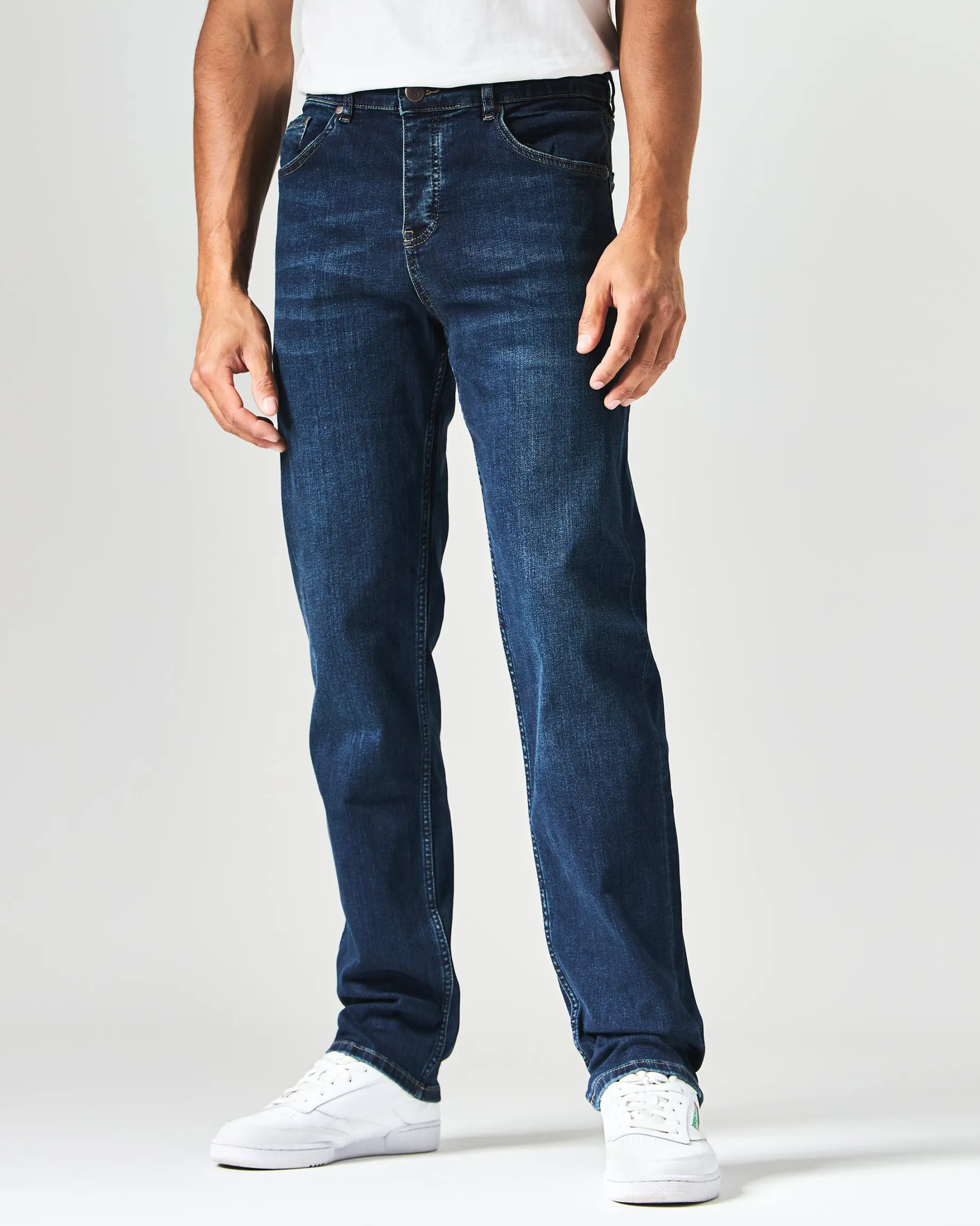 444 Easy Jeans aus dunklem Vintage-Denim