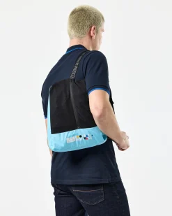 Football + Festivals Wasserdichte Pack-Away-Jacke Ocean Wave Blue