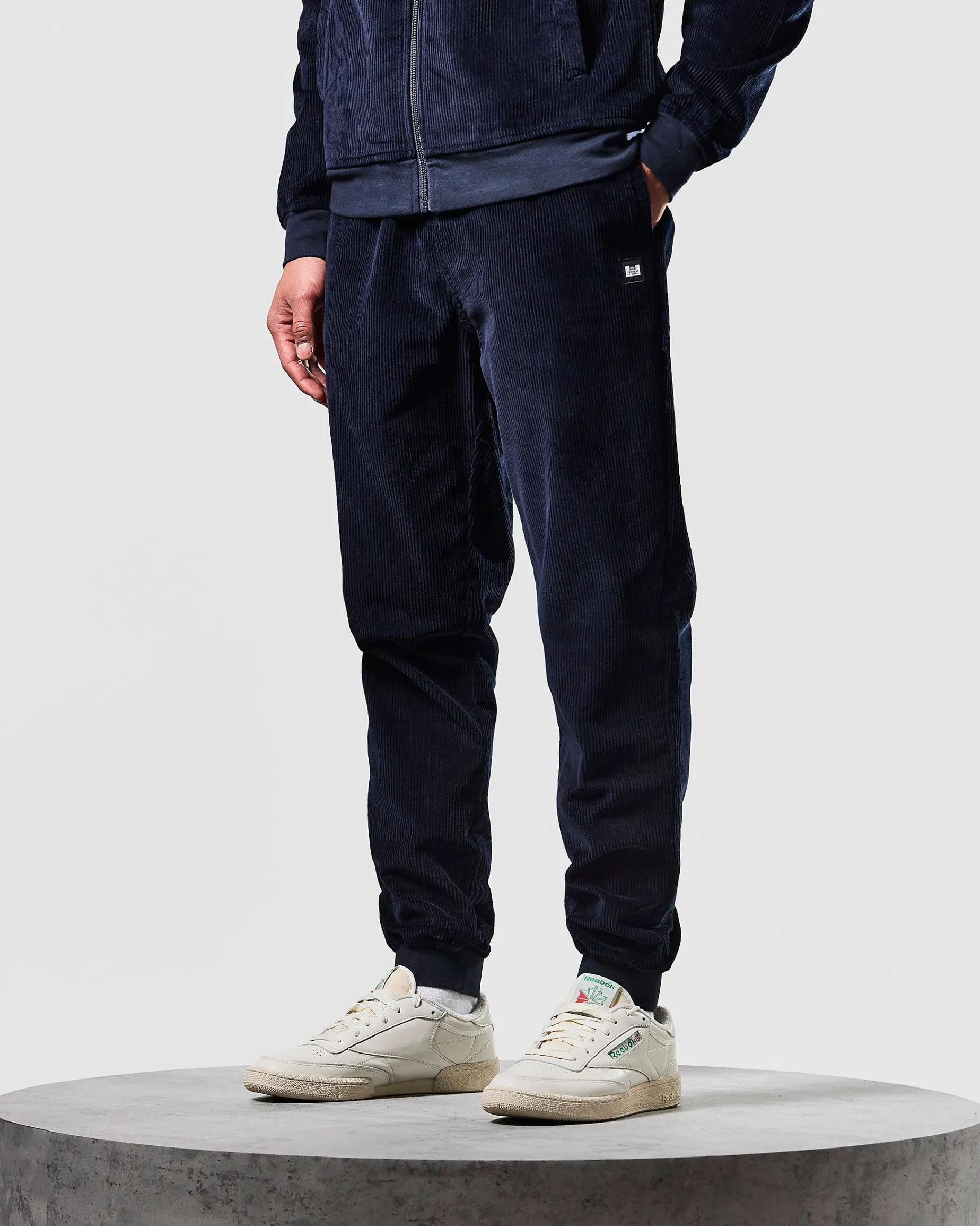 Hemsley – Cord-Trainingshose in Marineblau