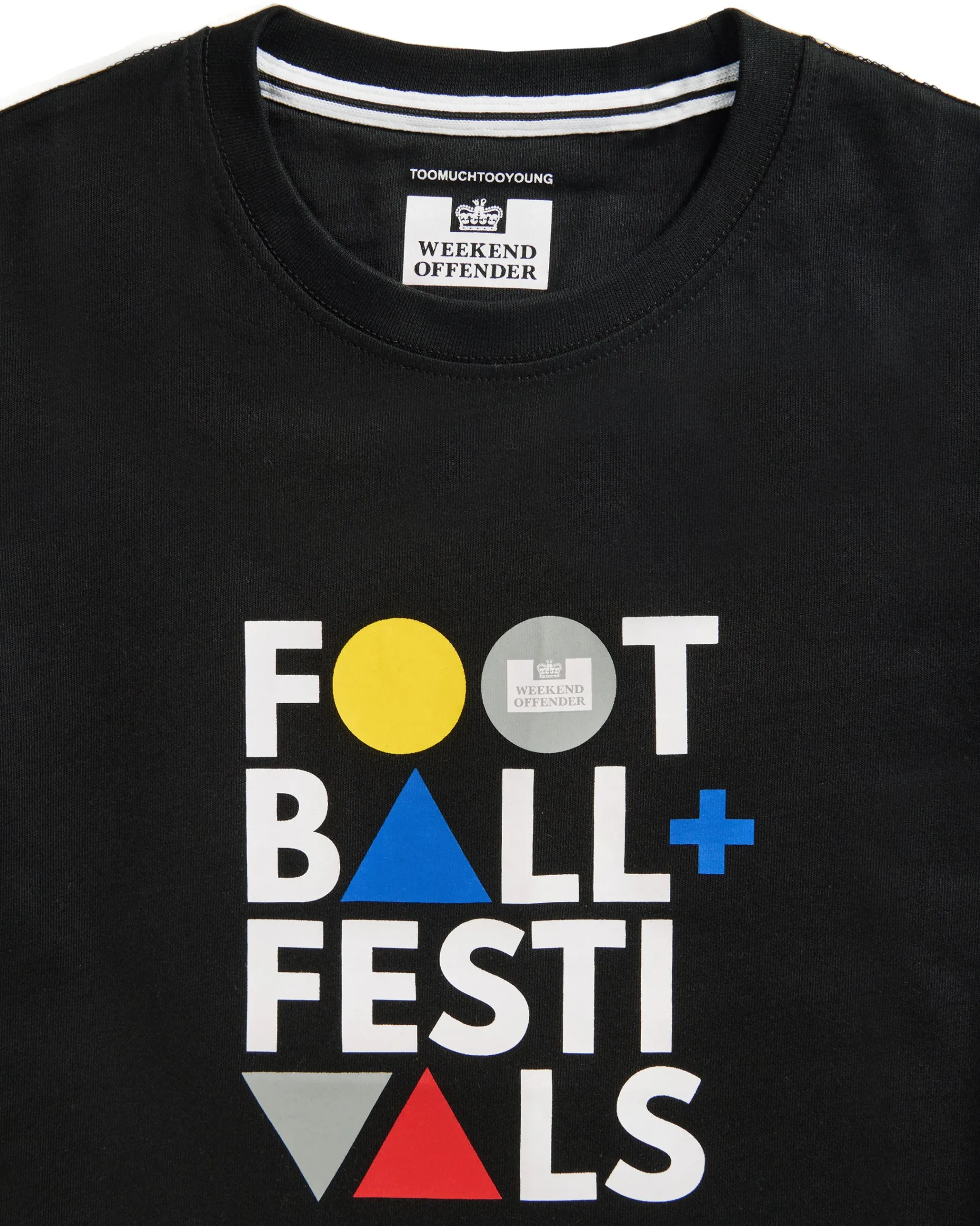 Kinder T-Shirt mit Grafik „Football + Festivals“ in Schwarz