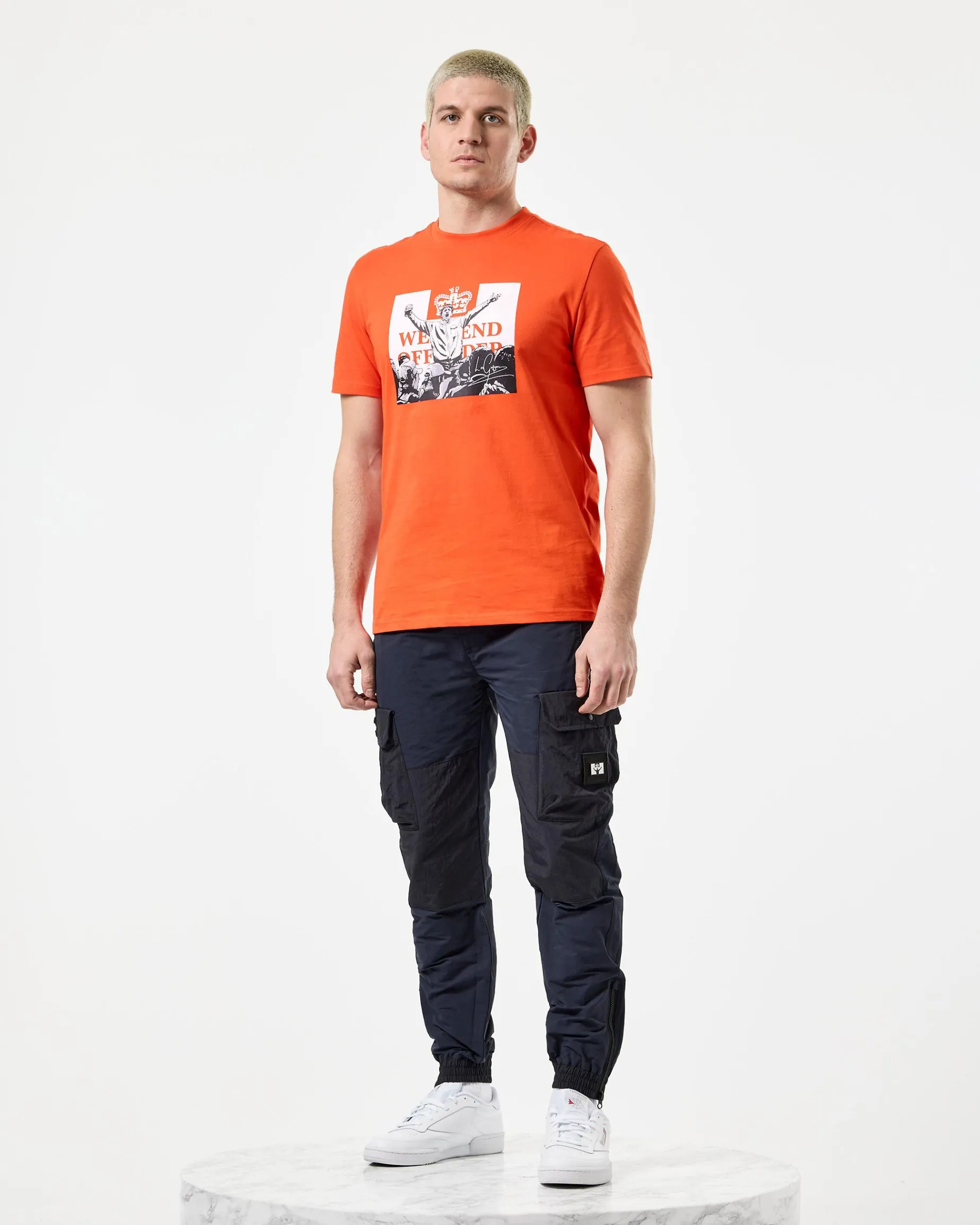 Leo Gregory T-Shirt mit Monochrome-Grafik Reines Orange