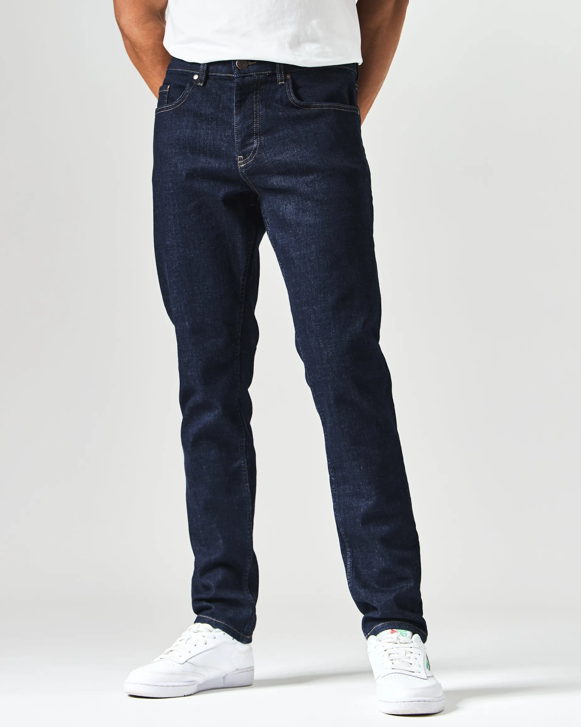 444 Tapered Jeans aus dunklem, ausgewaschenem Denim