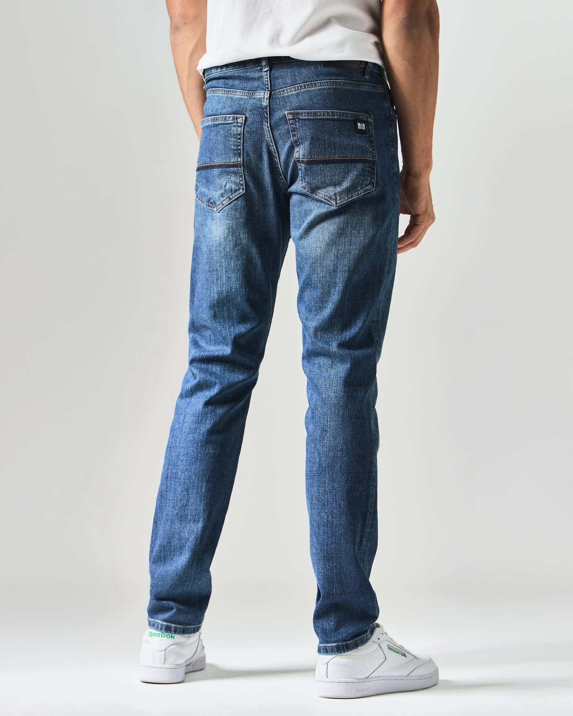 444 Tapered Jeans aus verwaschenem Vintage-Denim