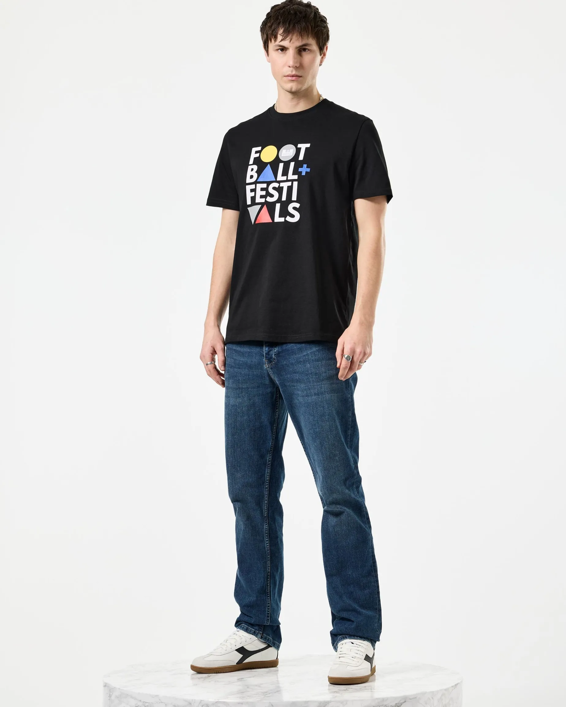 T-Shirt mit Grafik „Football + Festivals“ in Schwarz